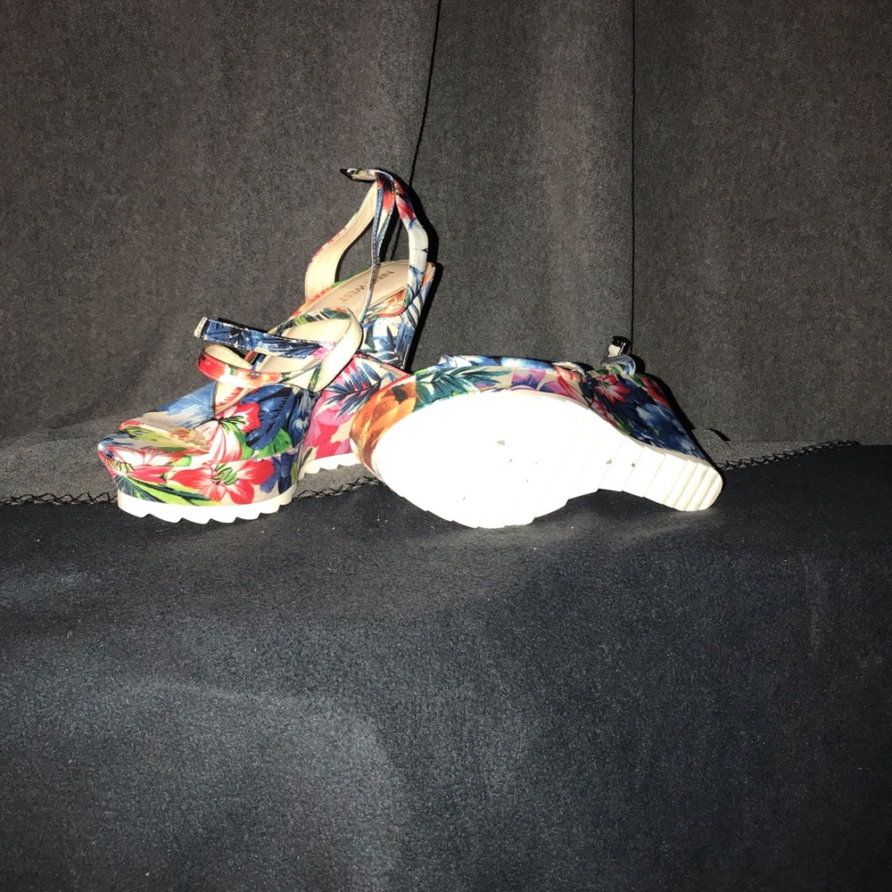 Shoes - Picture 2 of 3